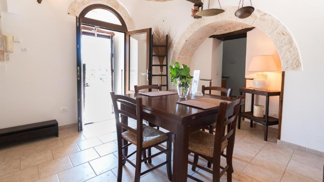 アルベロベッロ Trulli Domus Petraヴィラ エクステリア 写真